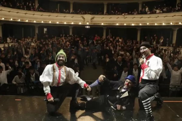 Niños colmaron el Teatro San Martín para ver una obra de teatro