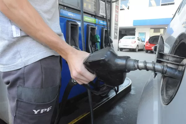 Volvieron a subir un 4,5% las naftas: ¿cuánto cuesta llenar el tanque en Tucumán?