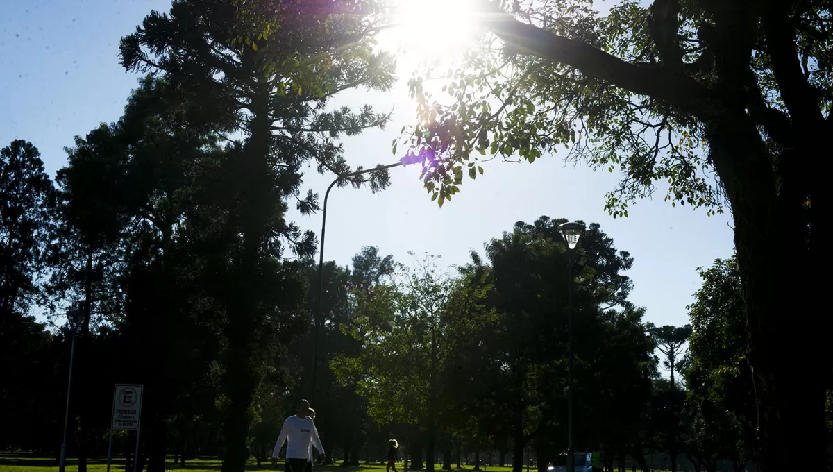 SOLEADO. El cielo amaneció sin nubes, aunque el pronóstico augura el incremento de la nubosidad para el mediodía y la tarde.