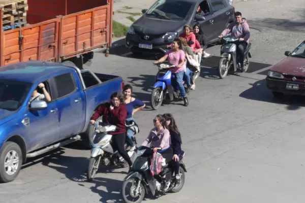 Las motos, un problema social y sanitario en el sur