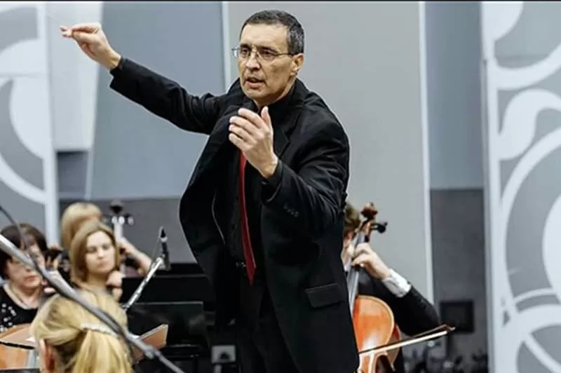 EXPERTO ESPAÑOL. Joaquín de la Cuesta conduce a la Orquesta Estable .  