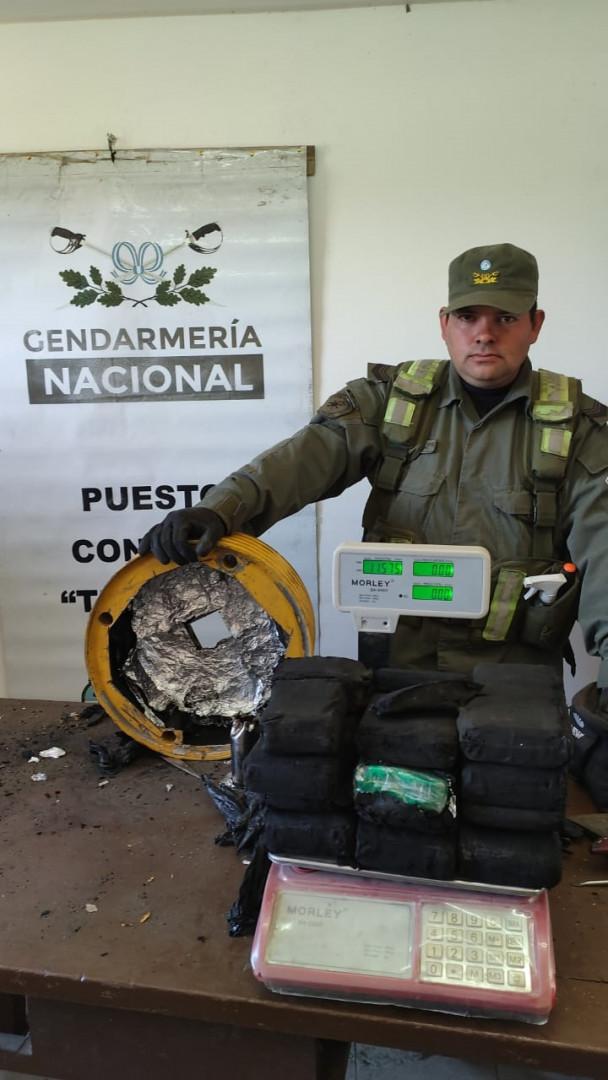 COCAÍNA DETECTADA POR LOS GENDÁRMENES