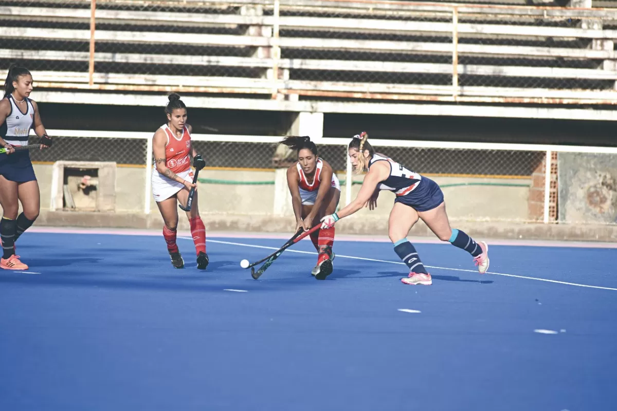 Hockey: las “verdinegras” golearon y perdió Natación