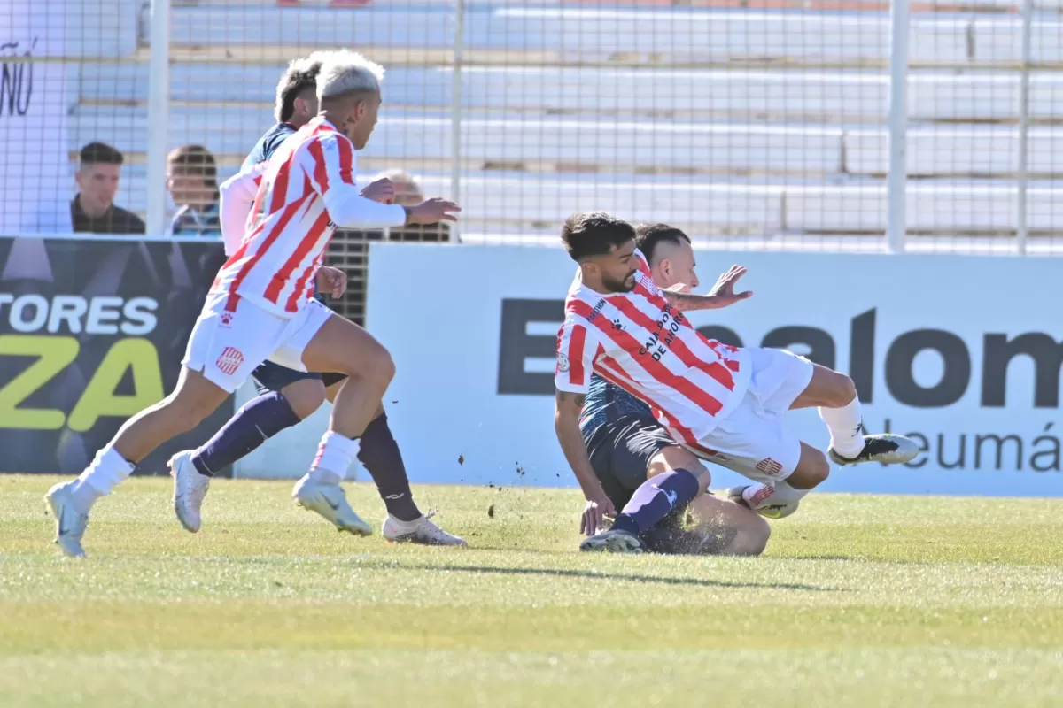 CAÍDA LIBRE.San Martín fue goleado en Madryn. 