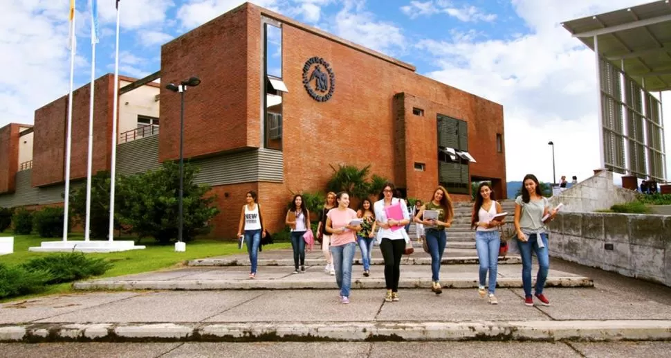 EDUCACIÓN SUPERIOR. La sede de la Universidad Católica. unsta