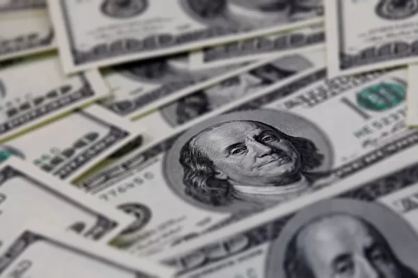 Qué pasará con el tipo de cambio del dólar oficial y del blue a días de las PASO