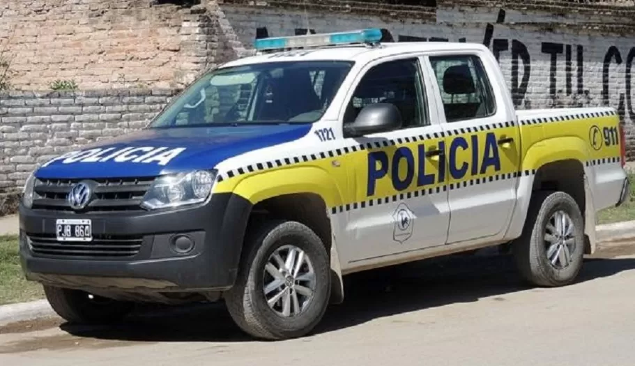 Una pareja asaltó a un peatón a punta de cuchillo