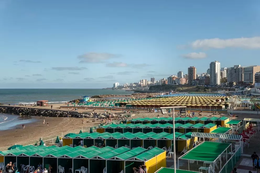 Vacaciones 2024: cuánto cuesta reservar una carpa para el verano en Mar del Plata.