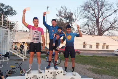 Ciclismo: Castillo ganó una carrera explosiva