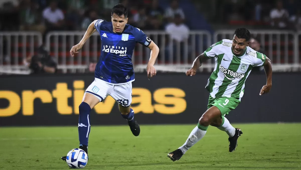 COMPLICADO. Racing, capitaneado por Leonardo Sigali, está obligado a ganar por dos goles de diferencia para llegar a los penales.