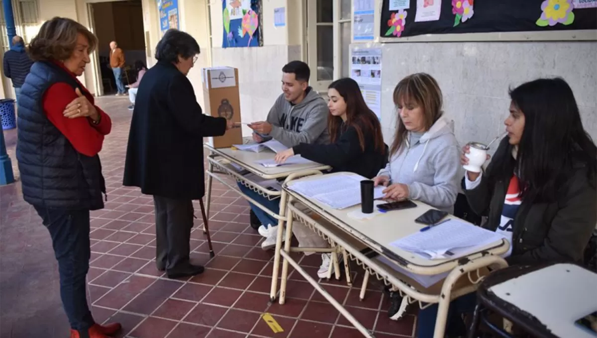 LAS PRIMERAS. Los argentinos elegirán presidente en octubre y, en caso de ser necesario, la segunda vuelta fue programada para noviembre.