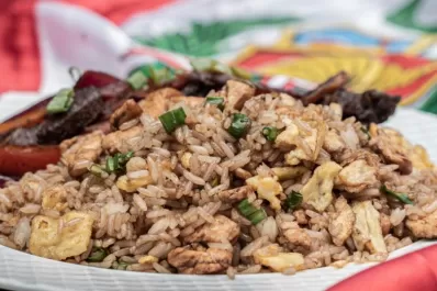 Cocina & colectividades: lomo saltado, arroz chaufa y ceviche, los platos íconos de Perú