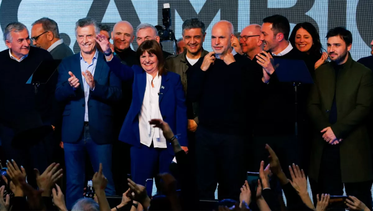 “TODOS JUNTOS”. Patricia Bullrich invitó al escenario al ex presidente Mauricio Macri y a sus rivales en la interna: Horacio Rodríguez Larreta y Gerardo Morales; los invitó a trabajar en equipo.