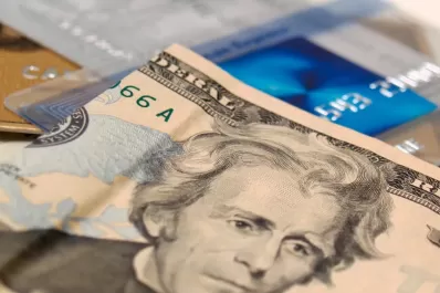 Dólar Qatar y Tarjeta: cómo repercute la devaluación en los consumos en el exterior