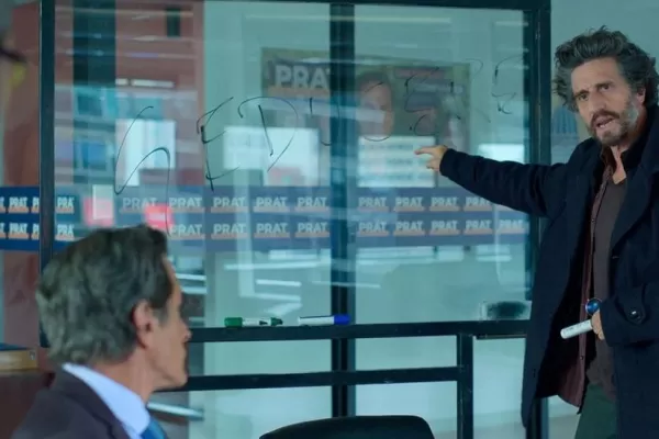 “Doble discurso”, un romance con política de fondo