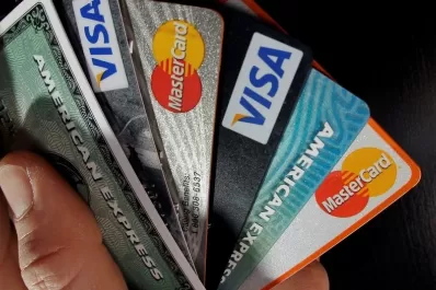 Cómo afectará a las compras con tarjeta de crédito la nueva medida del Banco Central