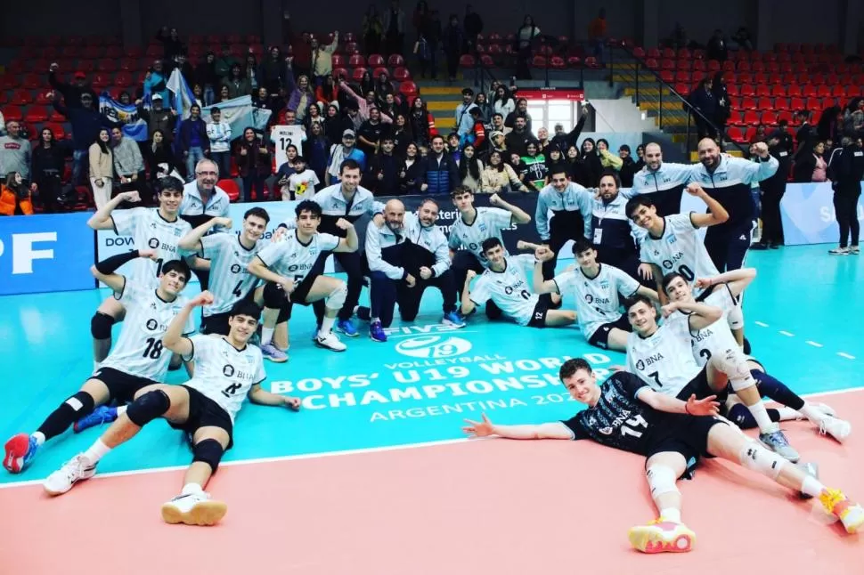 FESTEJO. Argentina venció a Colombia en el último partido. Siempre convocaron a una multitud en el “Aldo Cantoni”. Gentileza foto de Eugenia Candal