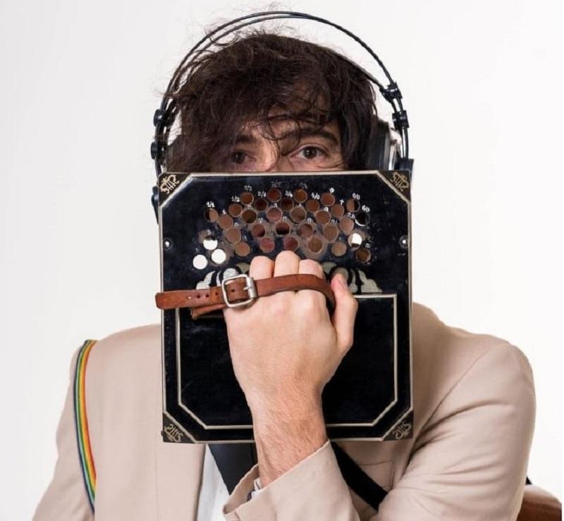 Mariano y su bandoneón digital