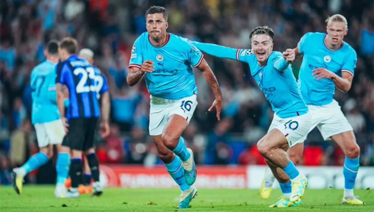 POR LA HISTORIA. Rodri y todo Manchester City irán por la Supercopa de Europa ante Sevilla, en Atenas.