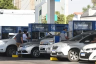 Subieron los combustibles en Tucumán: el litro de Súper rompió la barrera de los $300