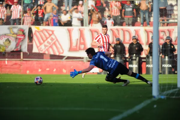 La figura de San Martín de Tucumán: Bucca recuperó los aplausos