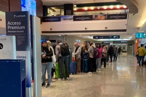 Por el mal clima en Aeroparque, cancelaron diferentes vuelos a Tucumán