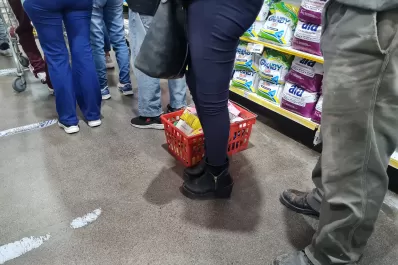 La Nación acota la suba de precios en súper y en farmacias