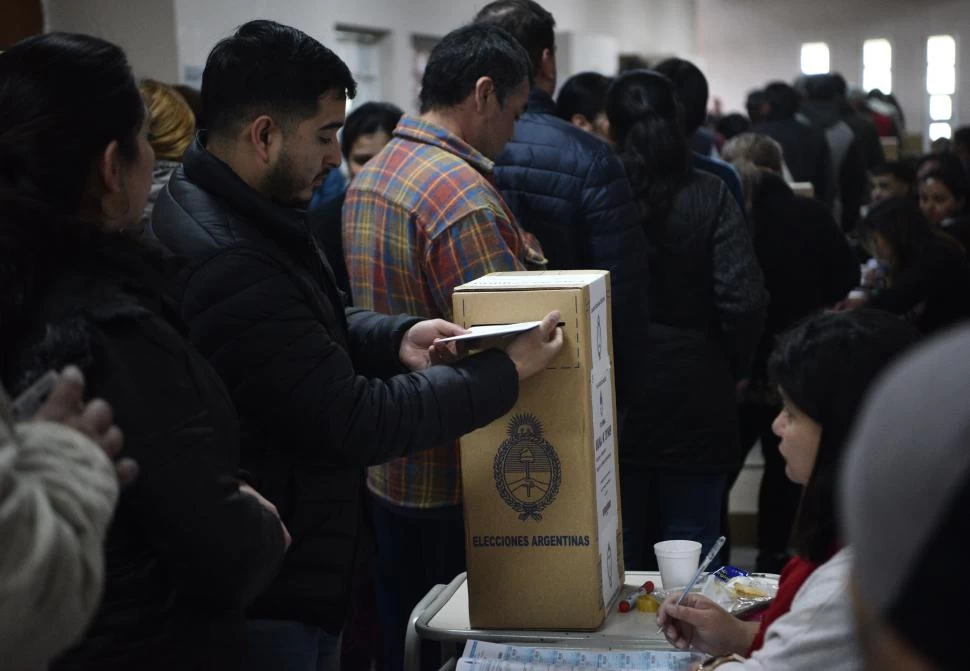 SÓLO VOTÓ UN 69%. Eso indica que un 31% del electorado no se expresó en el cuarto oscuro al que buscan 