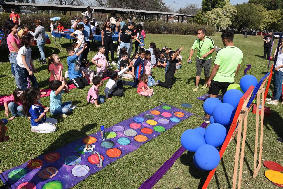 ACTIVIDADES RECREATIVAS. Los chicos participaron de distintos juegos de inteligencia y destreza.