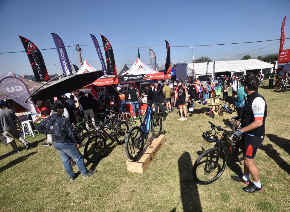 GRAN CONVOCATORIA. Se vivió un clima de fiesta en la Expo Bici. 