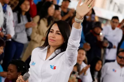 Elecciones en Ecuador: la candidata de Correa se impone en las urnas, pero habrá segunda vuelta