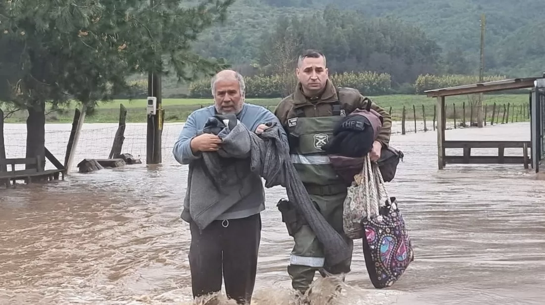 Inundaciones en la región de Maule, en Chile, con miles de evacuados. Foto Reuters