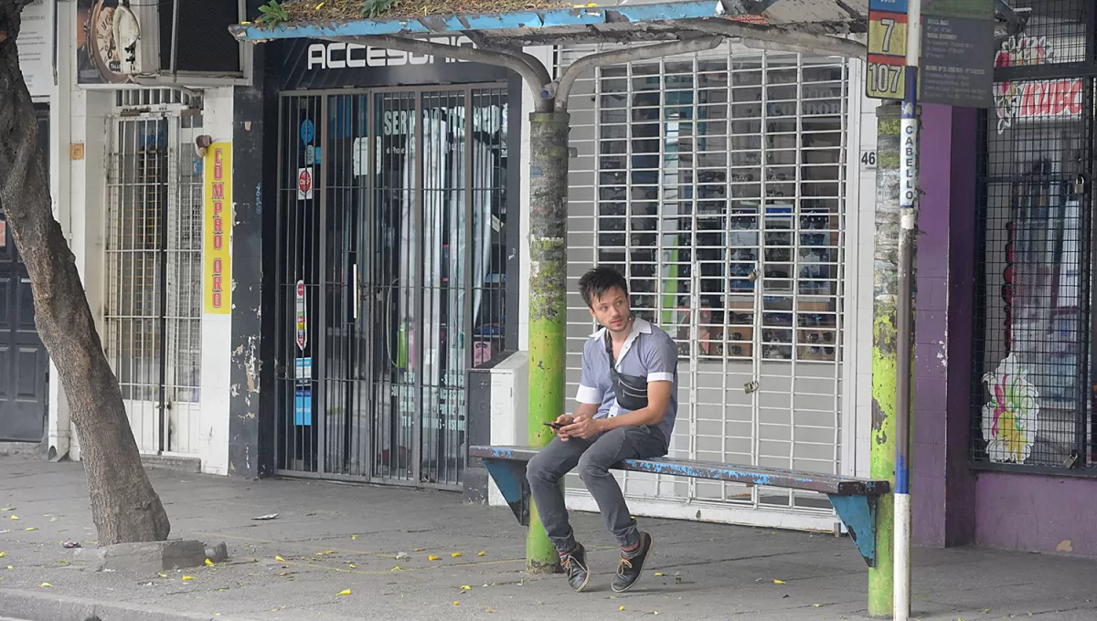 PACIENCIA. Los horarios de los colectivos serán reducidos por lo que habrá largas esperas en las paradas.