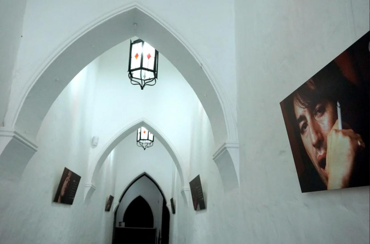 Corredores con arcos en el CAVA