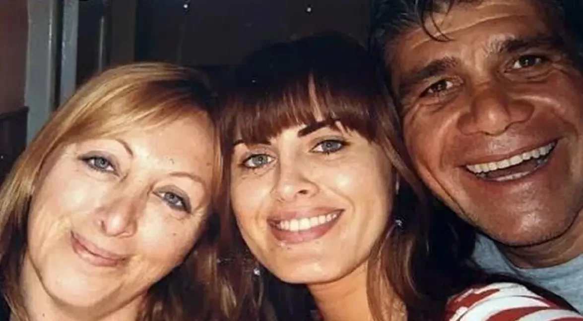 Silvina Luna junto a su mamá y su papá