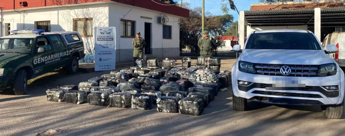 Secuestran más de una tonelada de hojas de coca