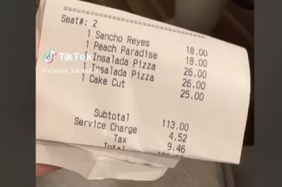 Festejó su cumpleaños en un restaurante y se indignó por un servicio extra que le cobraron: “Es indignante”