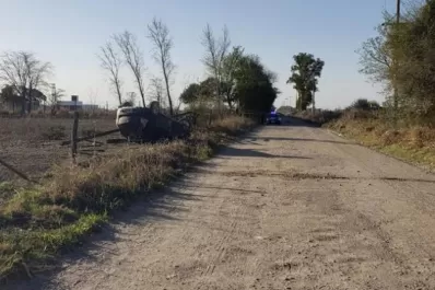 Una niña le sacó el auto a su padre, chocó contra un poste y murió