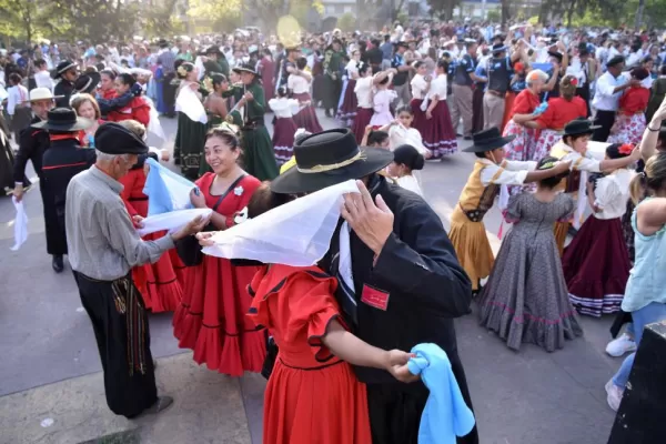Unidos por el calor de una zamba