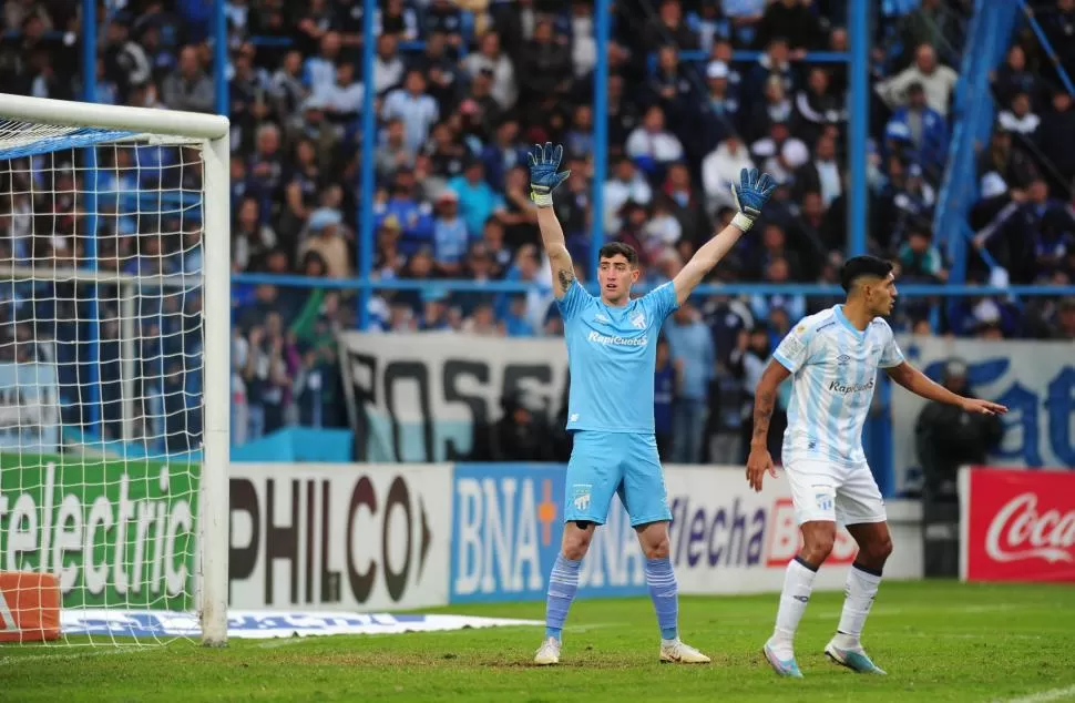 BRAZOS EN ALTO. Marchiori es uno de los mejores arqueros del torneo. Lleva 637’ sin recibir goles (desde fines de junio). 