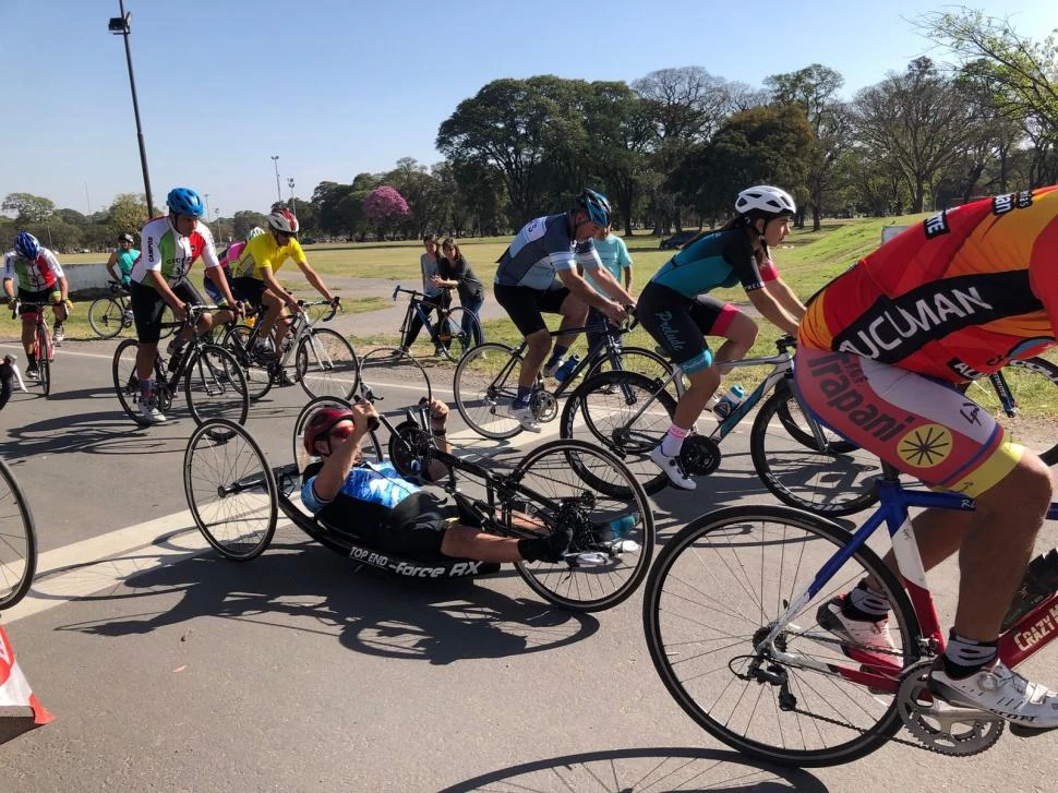 ADAPTADO. Facundo Palacios participó de la carrera en el Parque. 