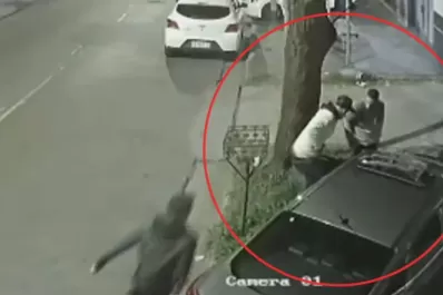 Video: un gendarme se enfrentó a los tiros con cuatro delincuentes