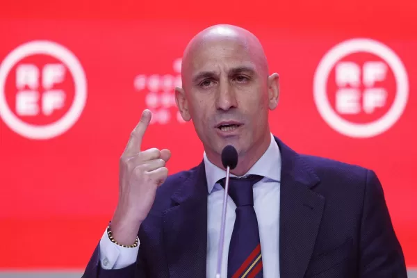 ¡No voy a dimitir! Tras el escándalo con Jenni Hermoso, Rubiales se aferró a su cargo con un polémico discurso