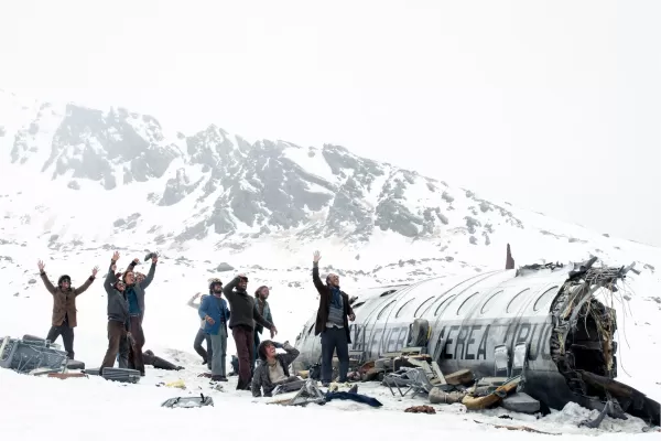 Llega a Netflix la película sobre la tragedia de Los Andes: “La Sociedad de la Nieve”