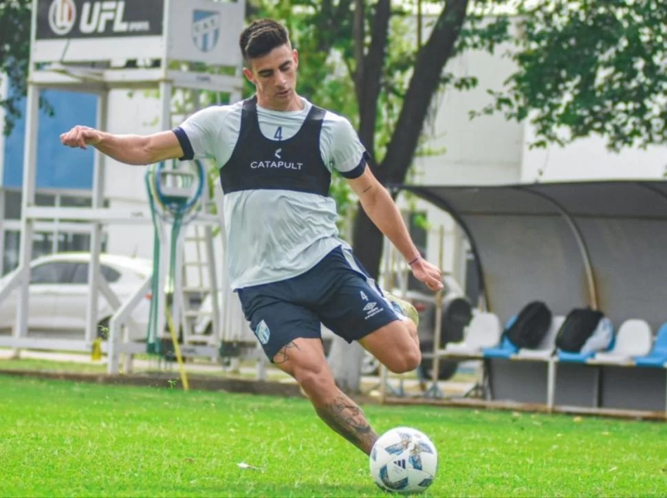 NIVEL. Pese a estar mucho tiempo sin jugar, De La Fuente respondió en cancha. 