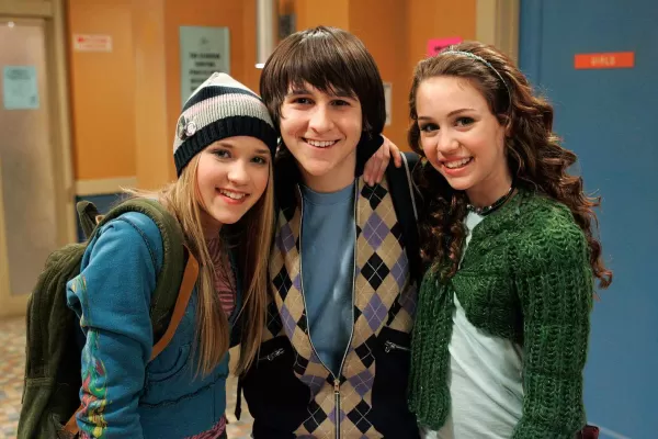 Detuvieron a una ex estrella de Disney por robar un paquete de papas fritas