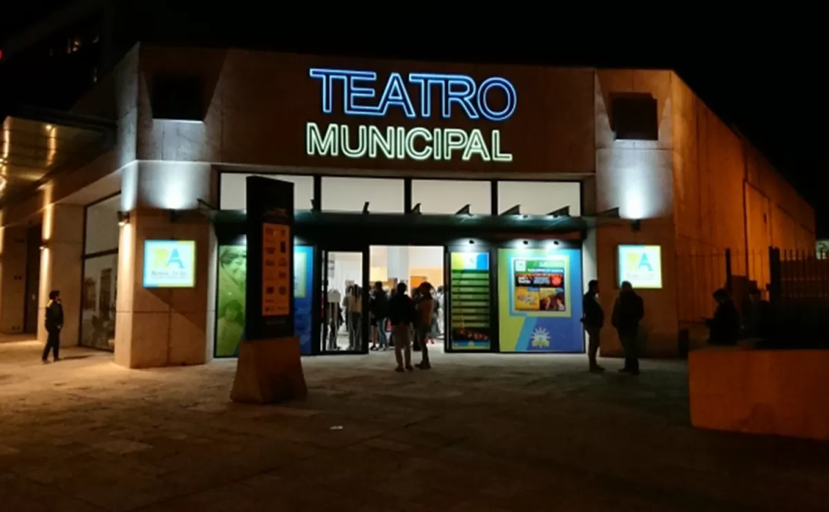 Encuentro y función: teatro en la sala Rosita Ávila