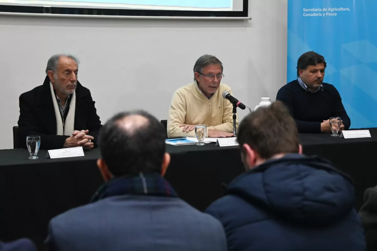 El secretario de Agricultura, durante una conferencia de prensa. FOTO AGRICULTURA