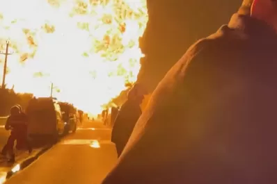 Video: la explosión mortal en una estación de servicio deja dos muertos y decenas de heridos