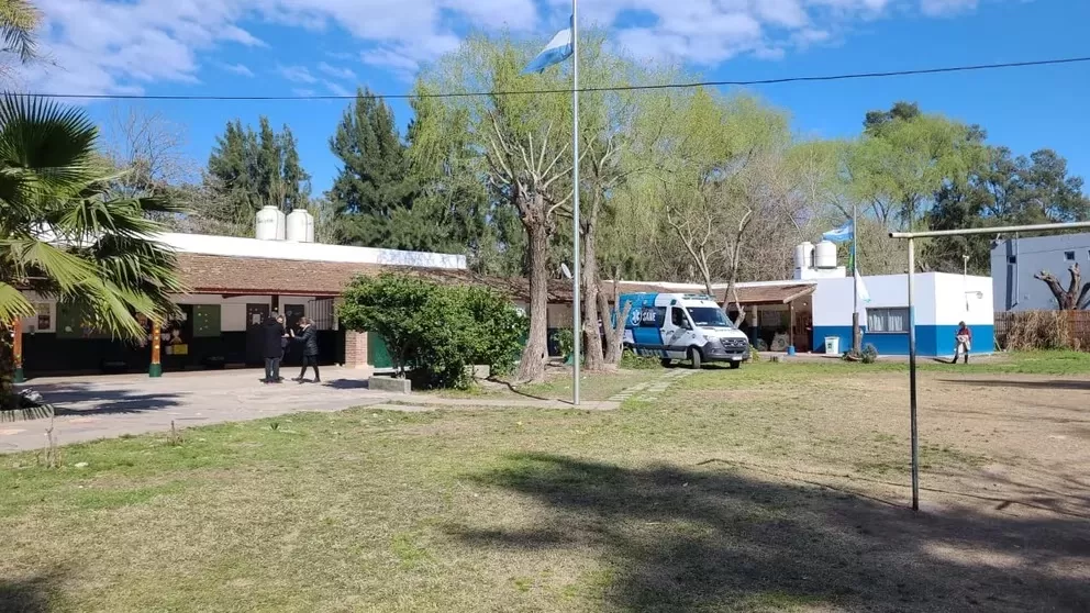 El hecho ocurrió en la Escuela Secundaria del Lago (N°2220), que funciona en el barrio parque El Cazador, dentro del country CUBE (Centro Urbano Barrancas de Escobar)